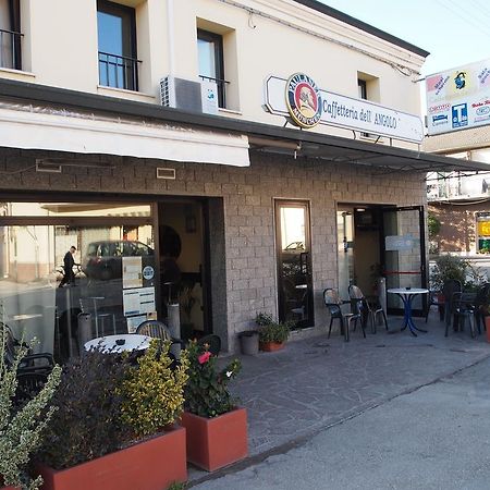 Caffetteria Dell'Angolo Hotel Borghetto Secondo Luaran gambar