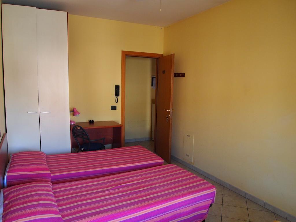 Caffetteria Dell'Angolo Hotel Borghetto Secondo Bilik gambar