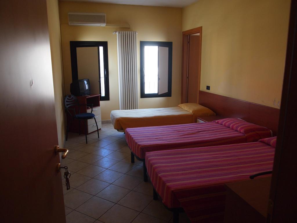 Caffetteria Dell'Angolo Hotel Borghetto Secondo Bilik gambar