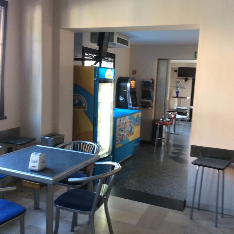 Caffetteria Dell'Angolo Hotel Borghetto Secondo Luaran gambar