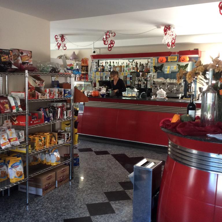 Caffetteria Dell'Angolo Hotel Borghetto Secondo Luaran gambar