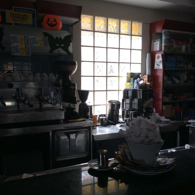 Caffetteria Dell'Angolo Hotel Borghetto Secondo Luaran gambar